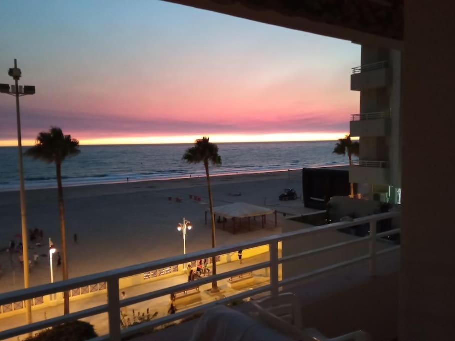 Cadiz Paseo Maritimo Playa Victoria Frontal Mar Apartment Ngoại thất bức ảnh